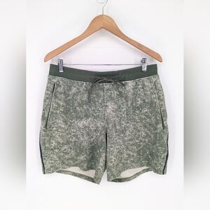 Lululemon Mens License To Train Shorts Sz L Green Textured Tech 7" Inseam